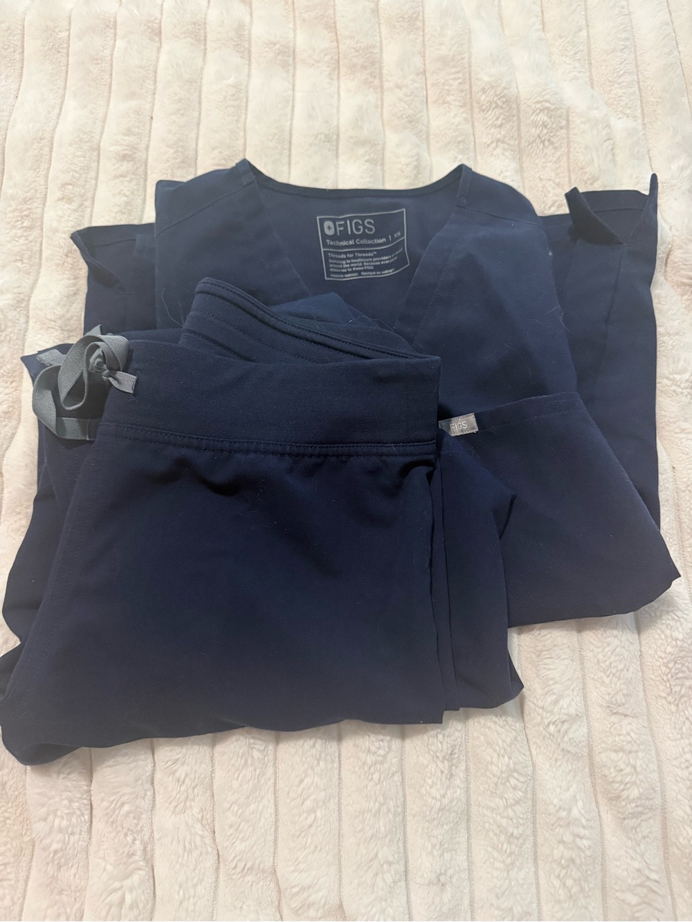 FIGS Navy Women's Scrub Pants & Top Set - Dark Blue